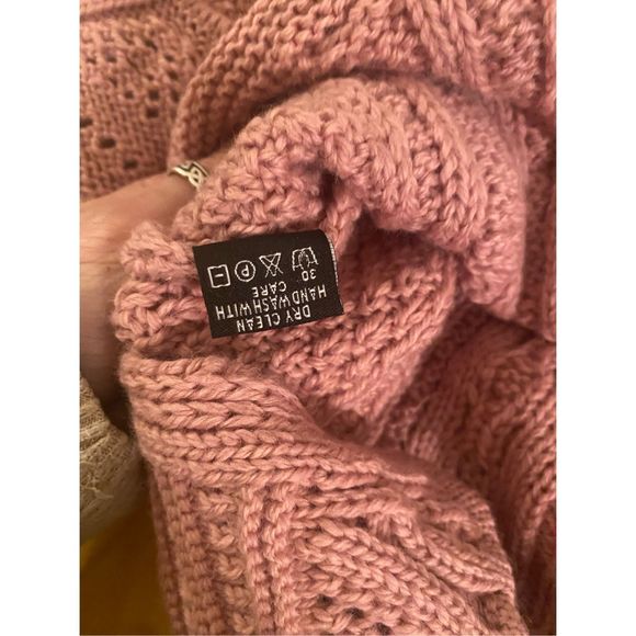 Original Aran Co. NWT 1518 Rose Ash Oversized Sweater, Size Medium, MSRP $139 - Picture 8 of 9